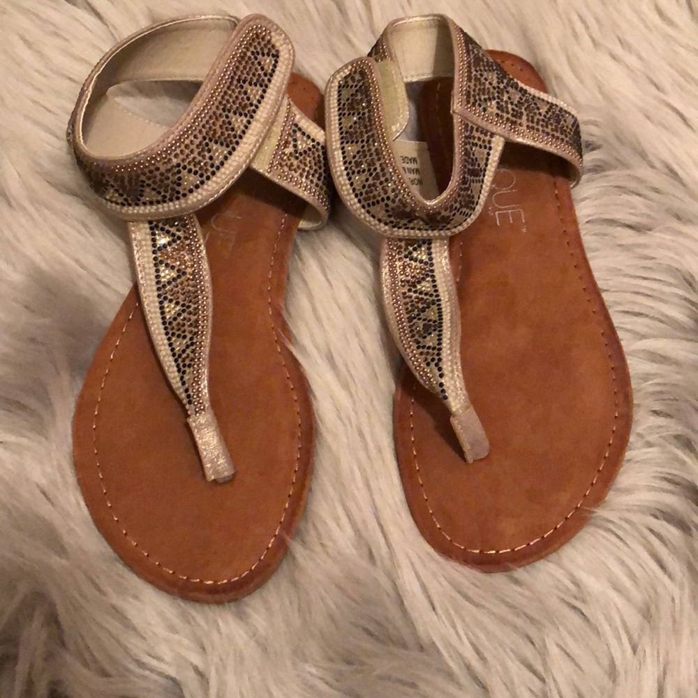 NEVER WORN BOUTIQUE SANDALS